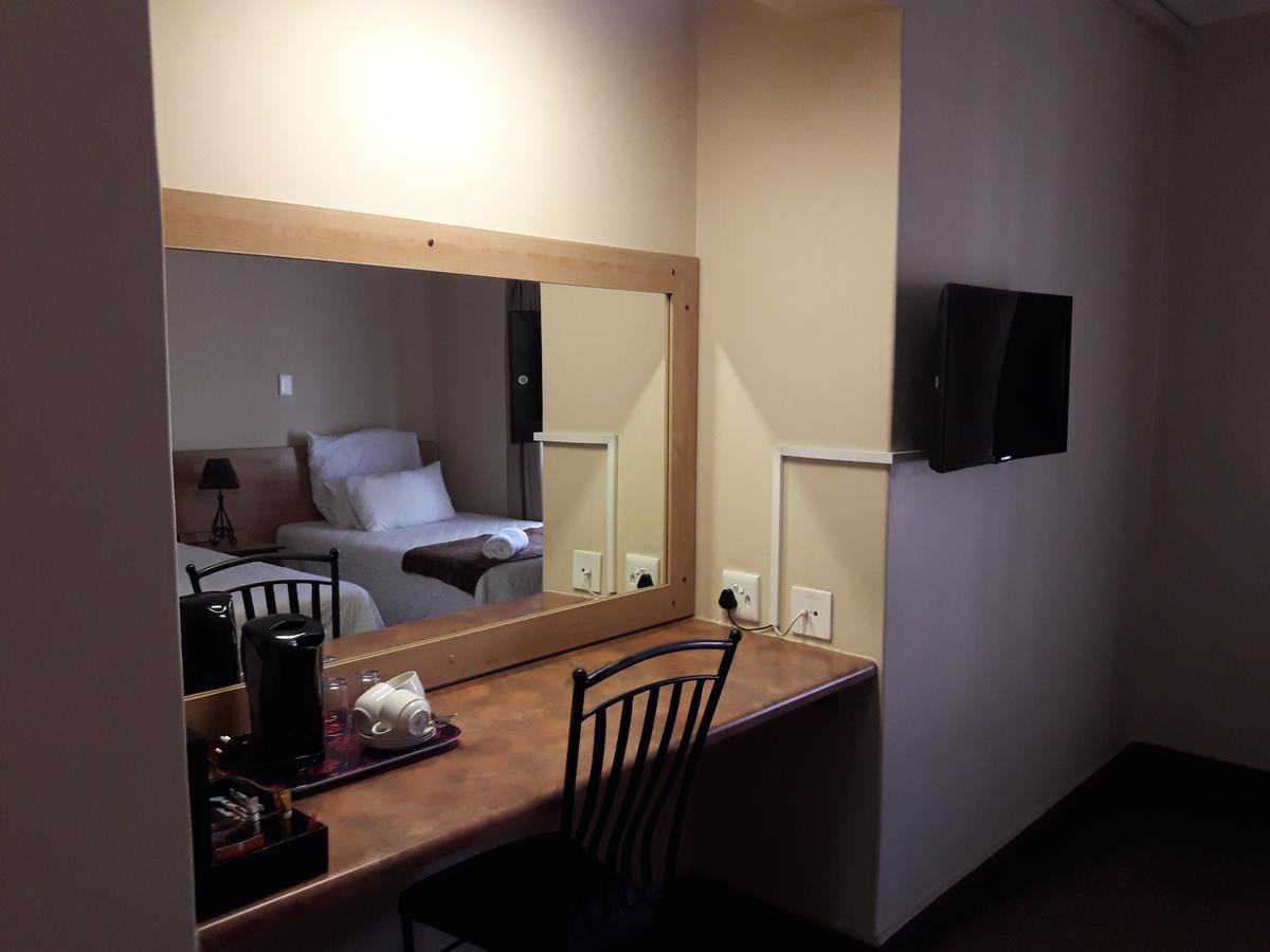 Airport Hotel Kimberley Exteriör bild